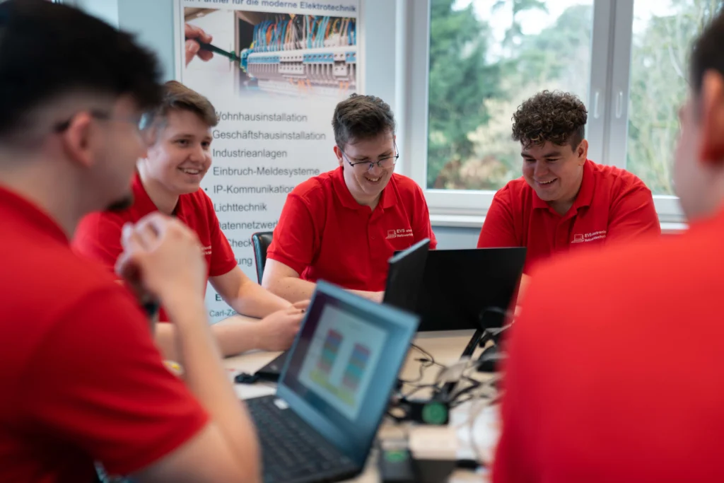 EVS Elektronik- IT Netzwerktechnik Gütersloh - Teambild